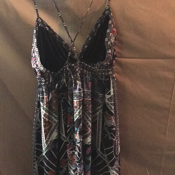 V-neck patterned maxi dress with cross back - Picture 3 of 4